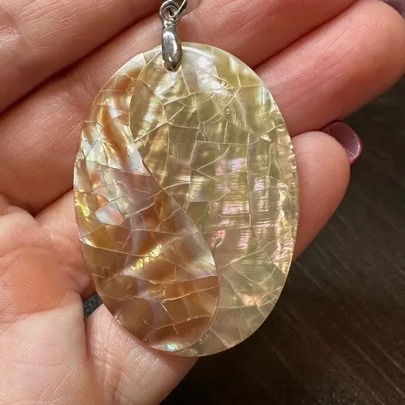 SALE! Mother of pearl pendant on a solid .925 18” box chain! - Picture 4 of 9